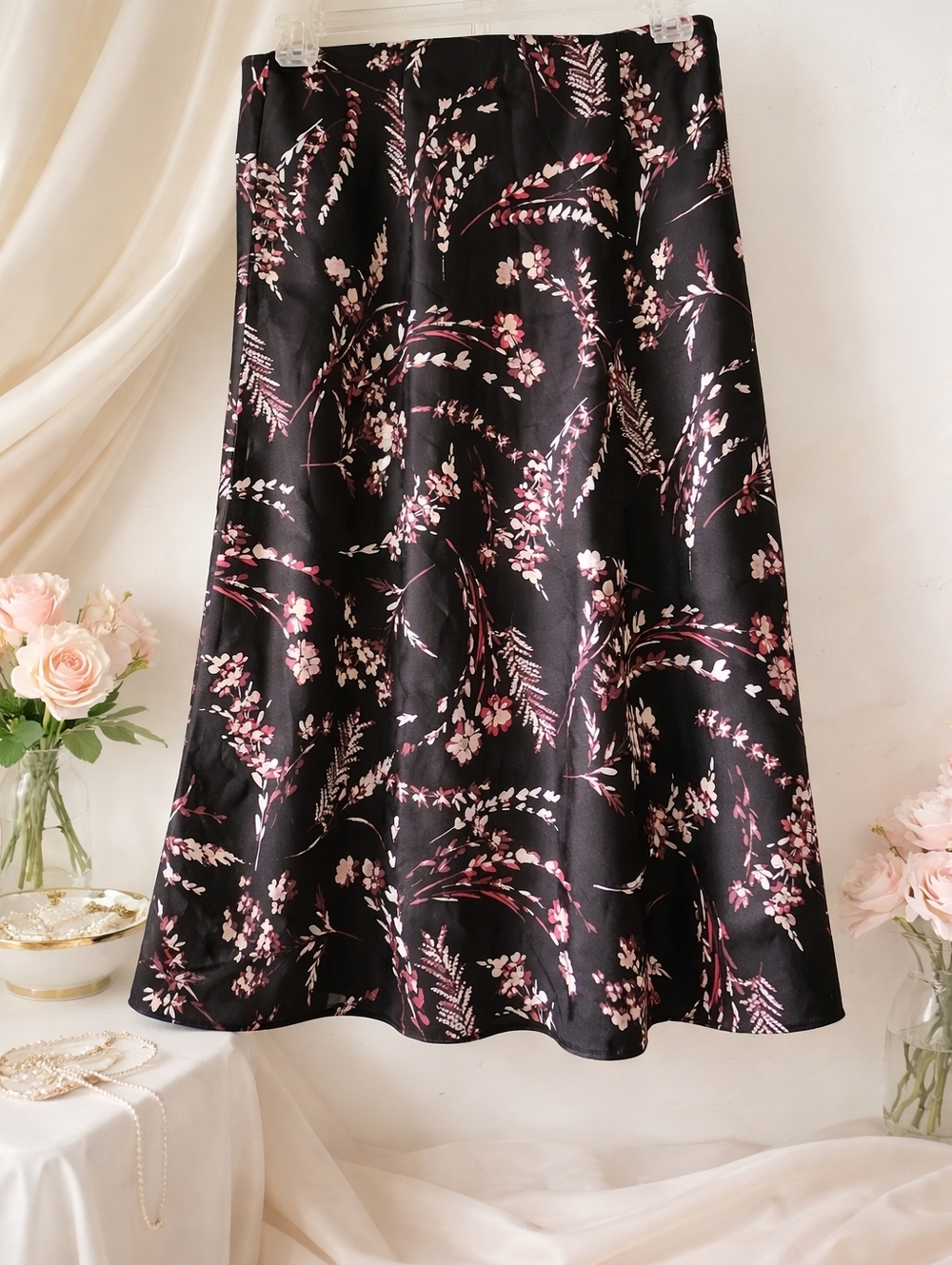 🖤 Ann Taylor Black A-Line Skirt with Pink and Cream Floral Print